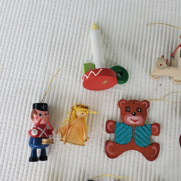 18 Wood Christmas Ornaments 2"-5" Vintage Green Red Wooden Holiday Santa Angel - Picture 5 of 10